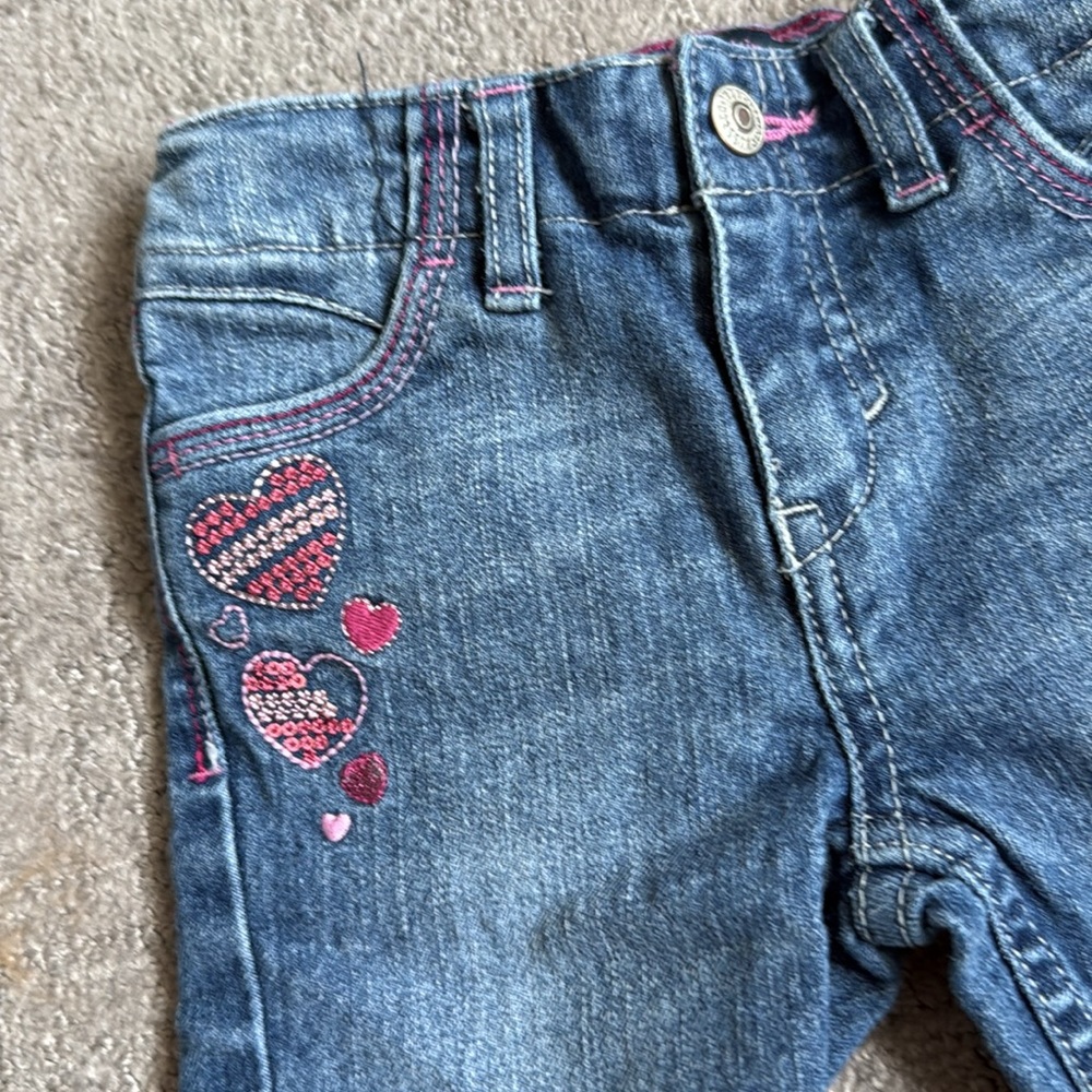 Levi’s Blue Jeans Size 3T Skimmer Capri Embroidered Hearts Toddler Girl - Picture 2 of 8